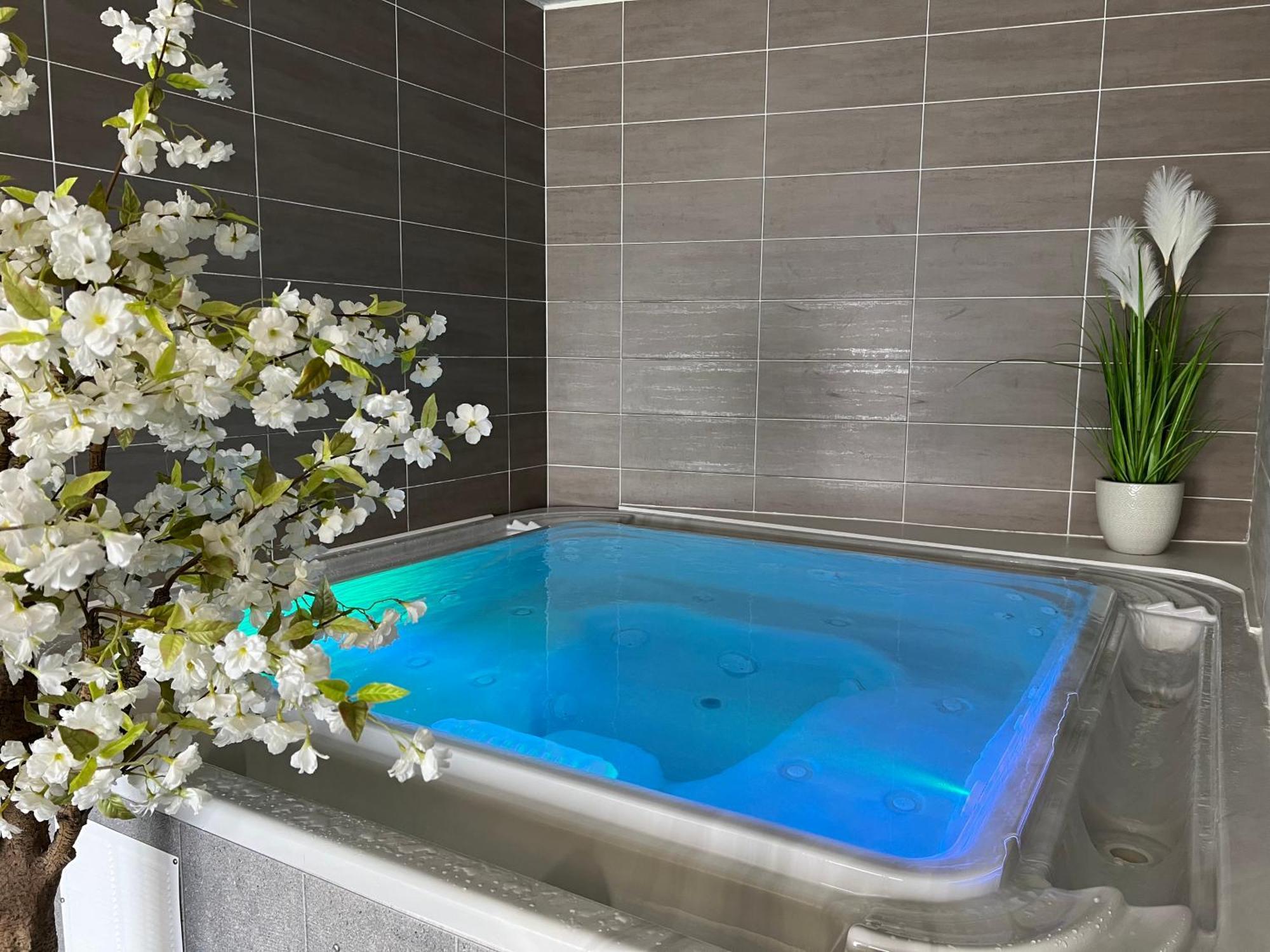 Hotel Calme Des Pins & Spa Les Sables-dʼOlonne Екстериор снимка