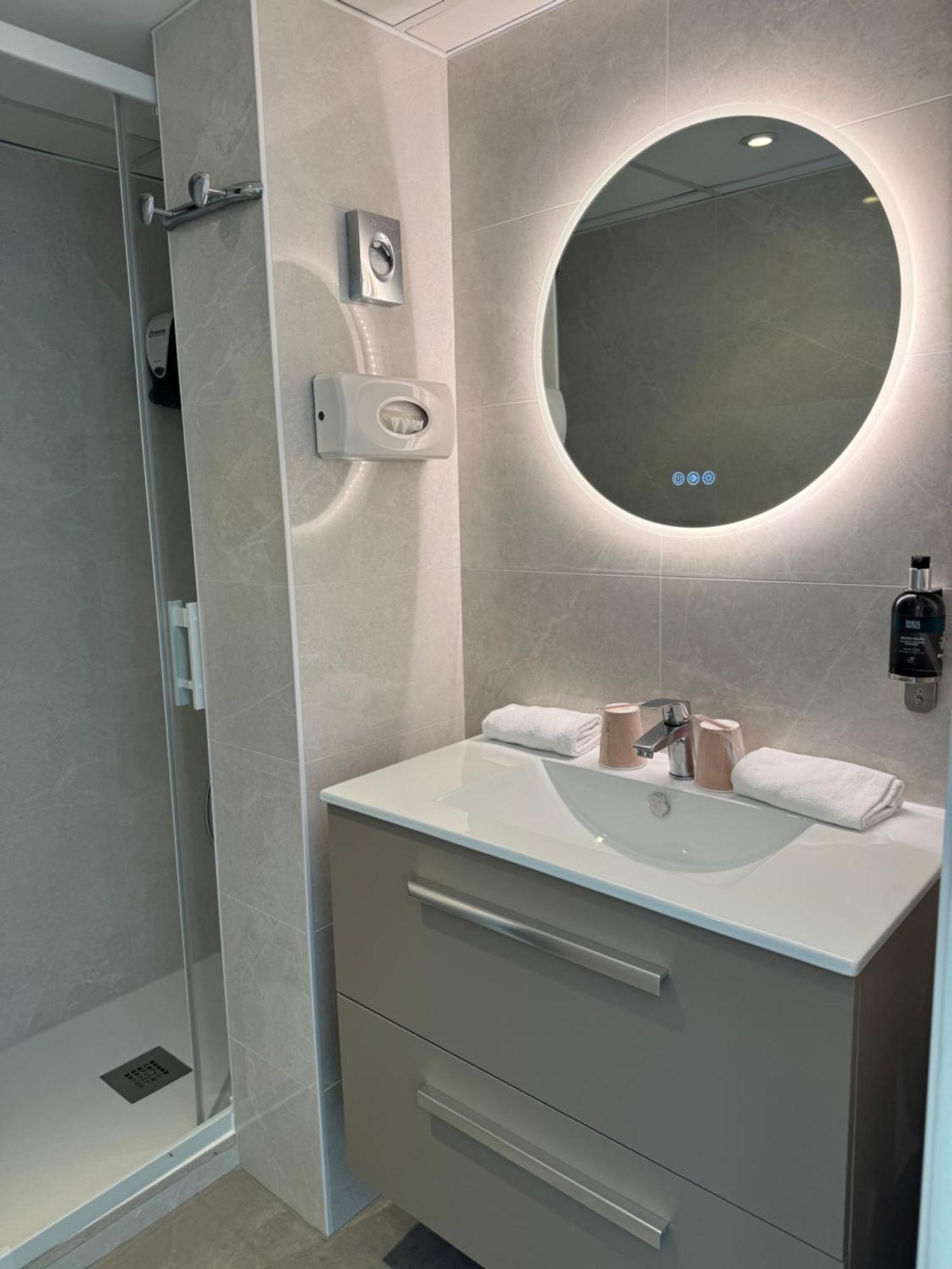 Hotel Calme Des Pins & Spa Les Sables-dʼOlonne Екстериор снимка