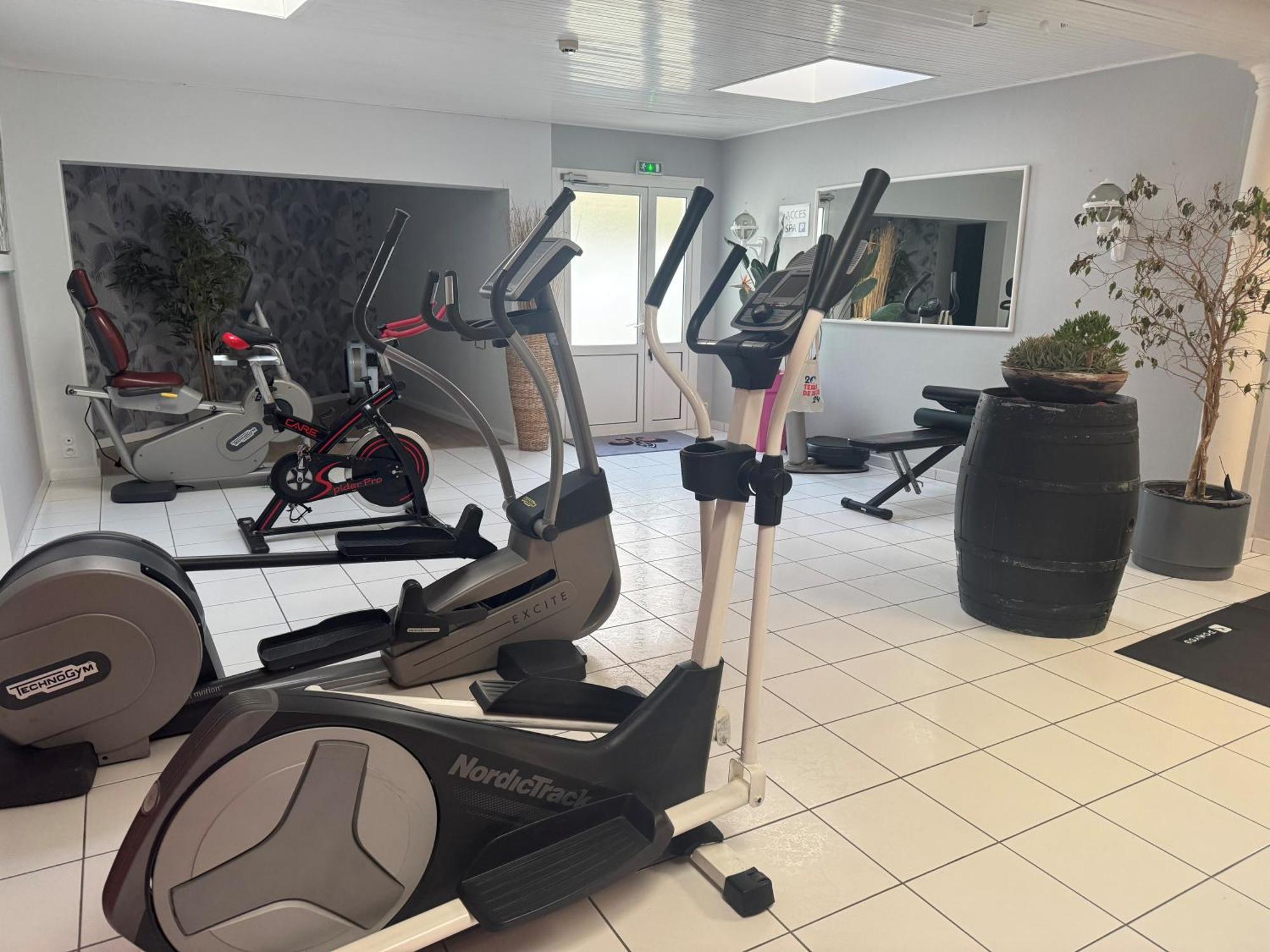 Hotel Calme Des Pins & Spa Les Sables-dʼOlonne Екстериор снимка