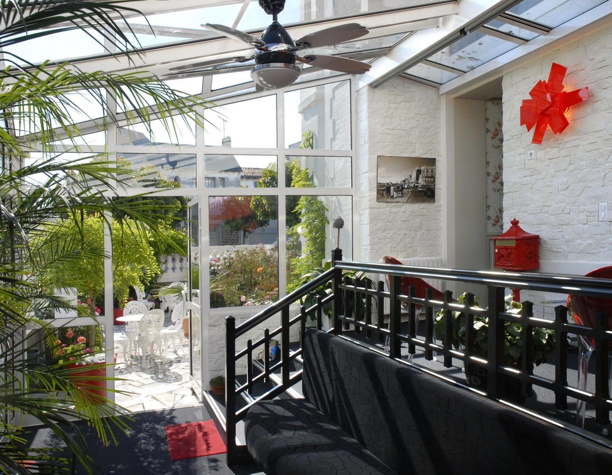 Hotel Calme Des Pins & Spa Les Sables-dʼOlonne Екстериор снимка